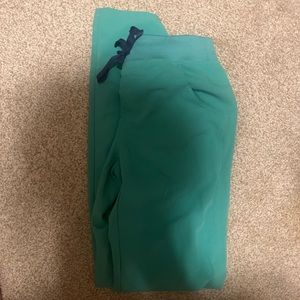 Surgical green Kade figs